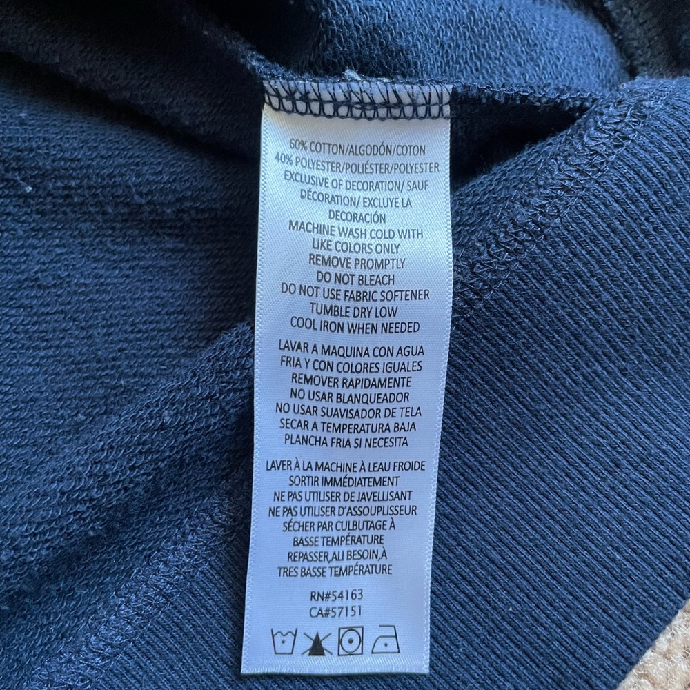 BOGO 🛍️ Tommy Hilfiger Logo Sweatshirt with Thumb Holes - Picture 5 of 6
